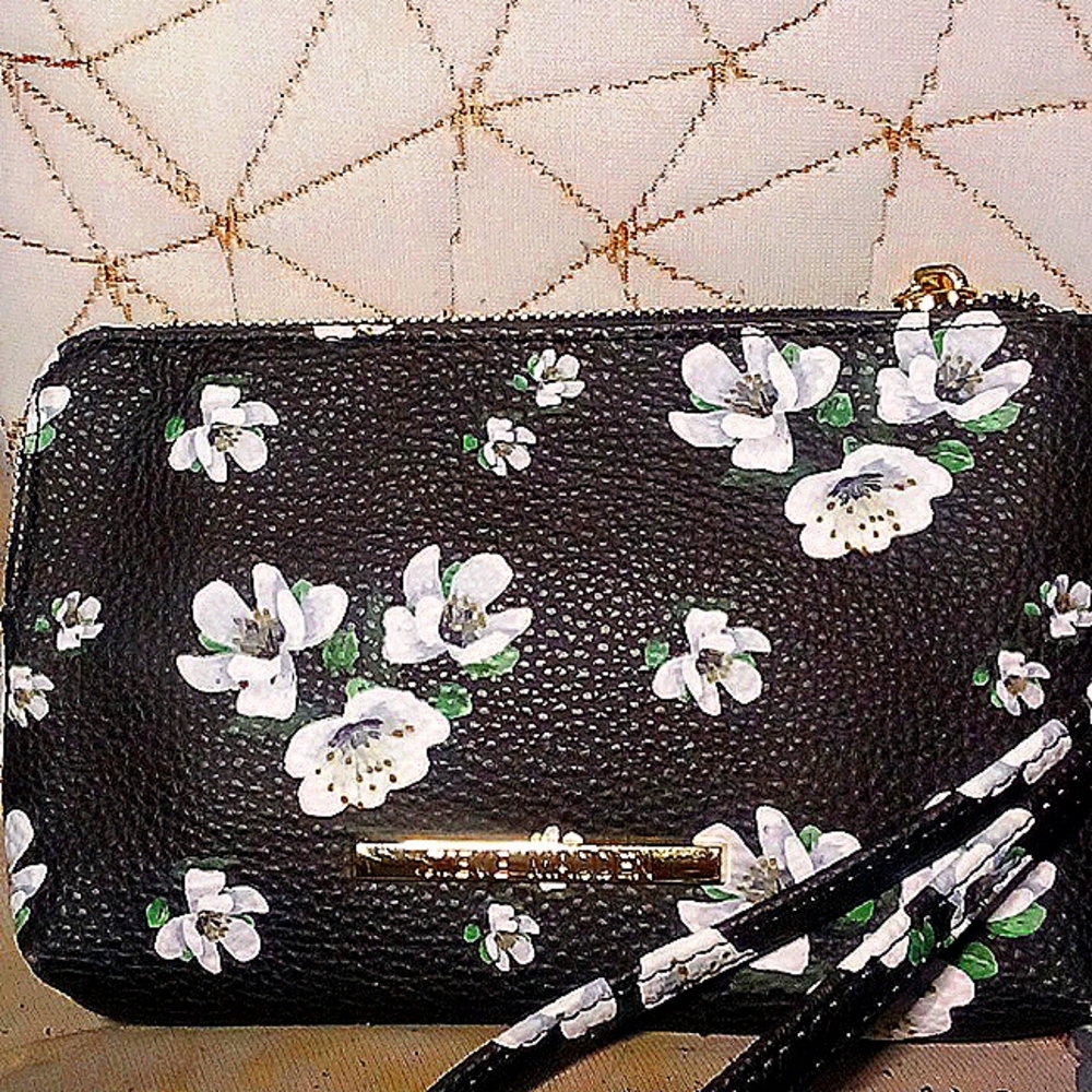 STEVE MADDEN FLORAL CLUTCH WALLET BAG